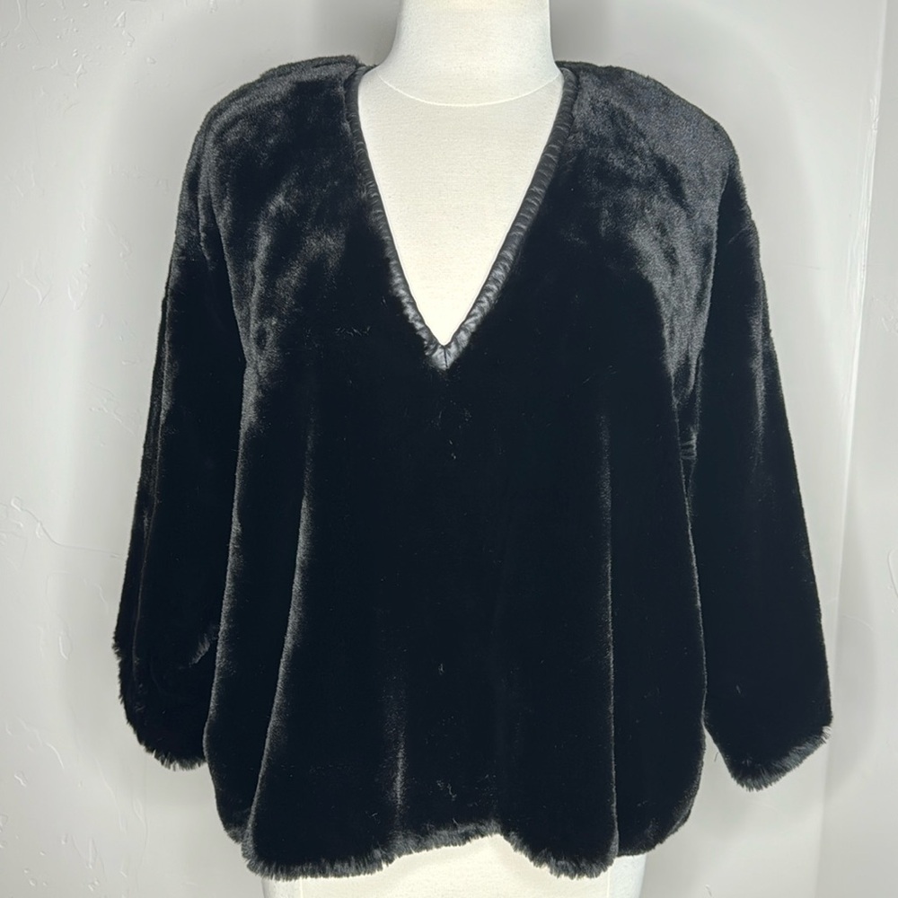 IAN R.N. Faux Fur V neck Jacket Size Medium